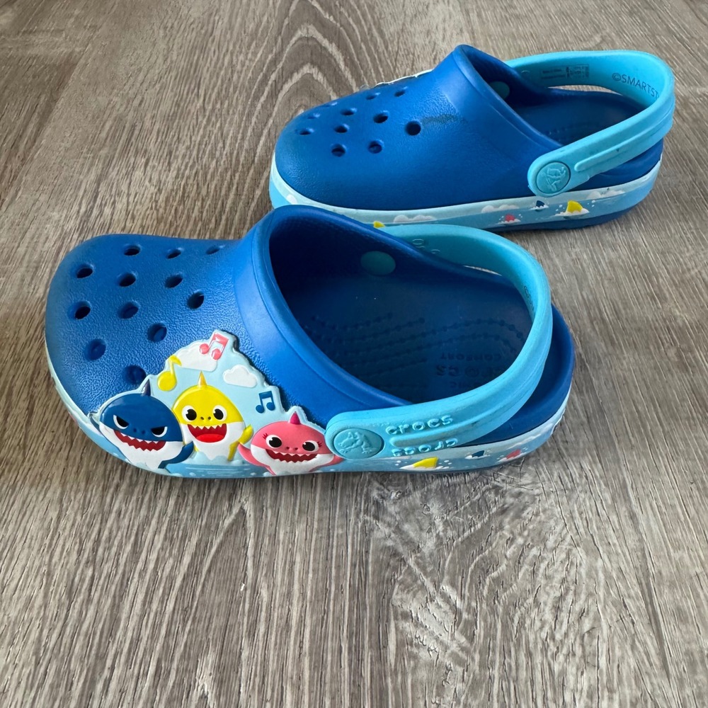 Crocs Fun Lab Baby Shark Clogs Toddler Size C7 Blue Toddler Water Beach Summer - Picture 2 of 8